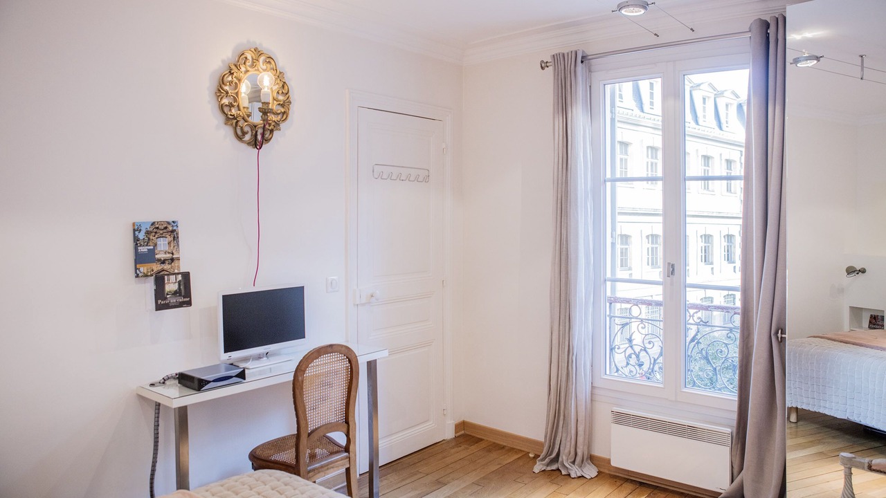 Photo of Bedroom in 4th Arrondissement