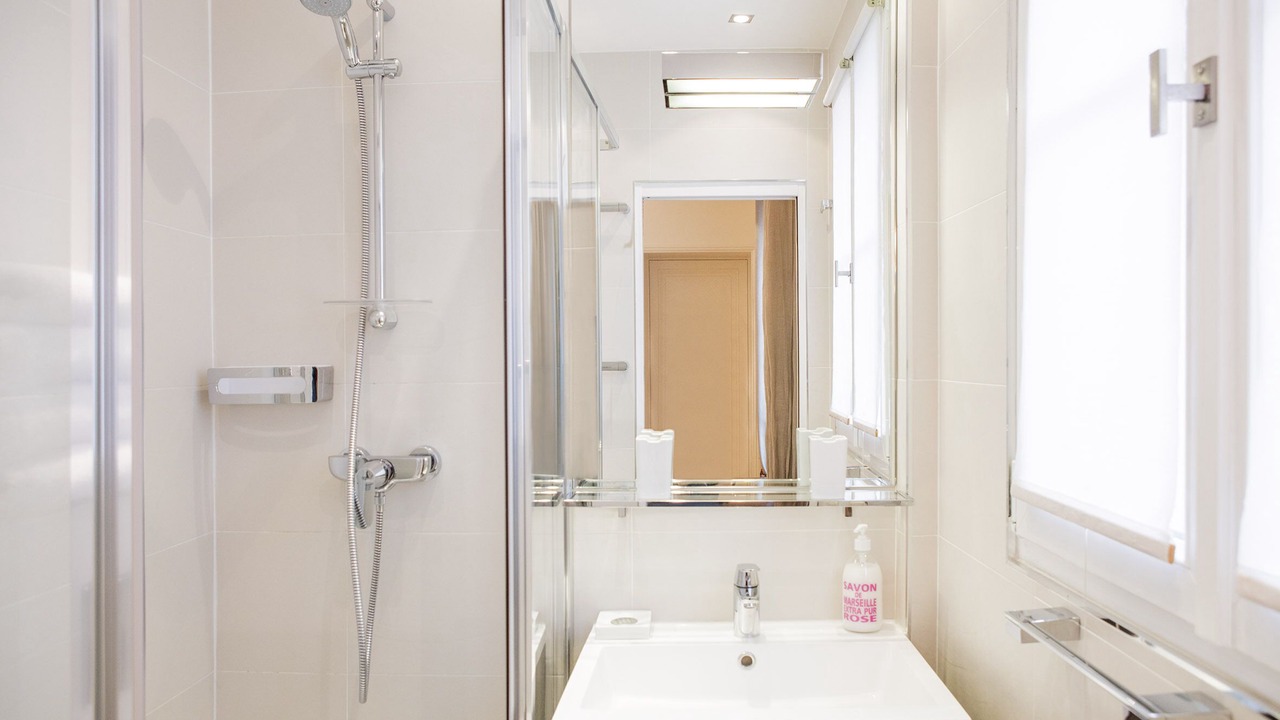 Photo of Bathroom in 4th Arrondissement