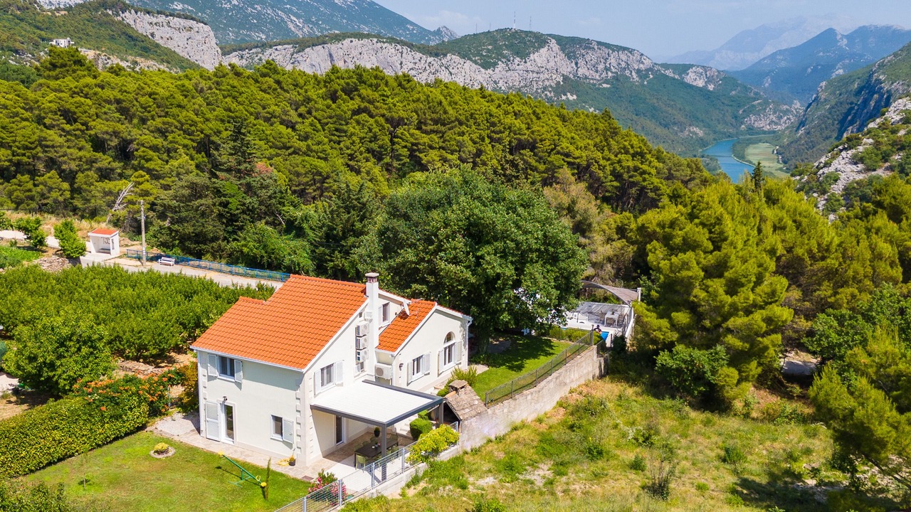 Photo of Others in Omis