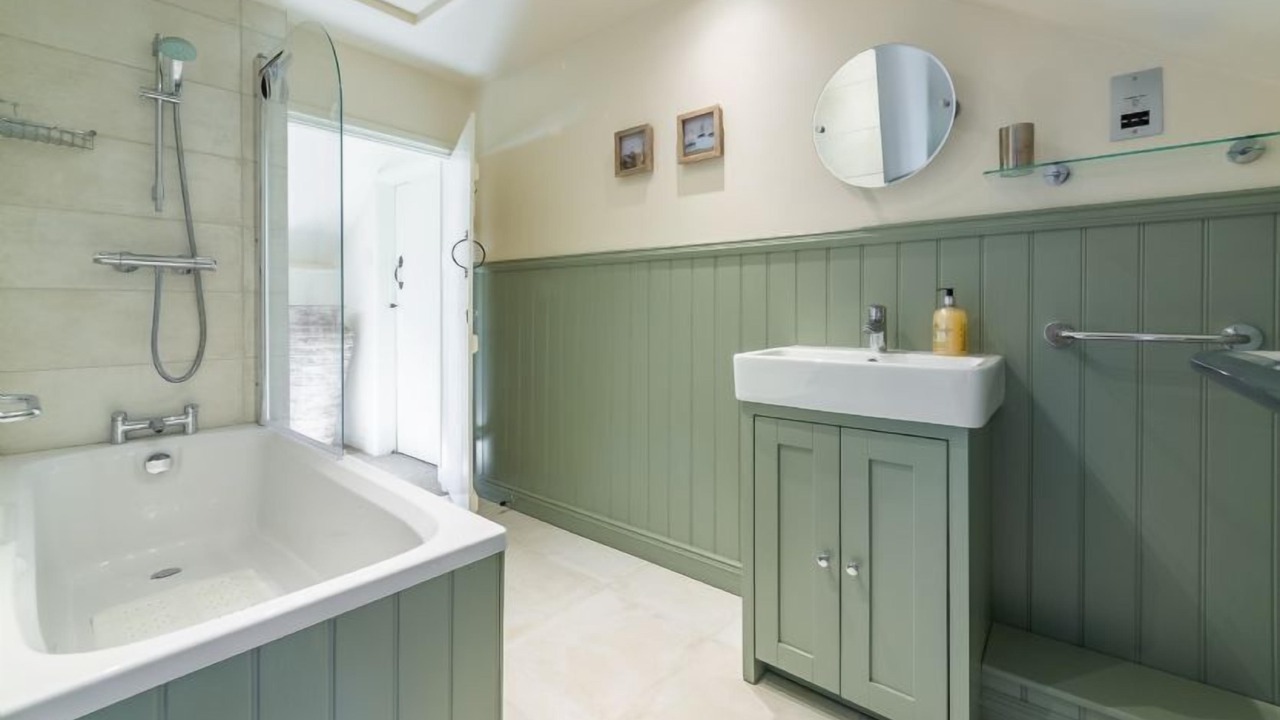 Photo of Bathroom in Dersingham