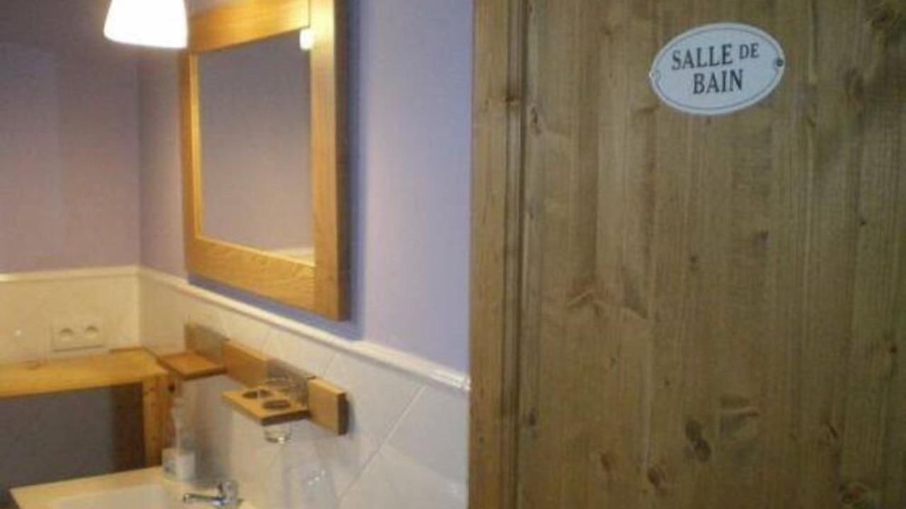 Photo of Bathroom in Err