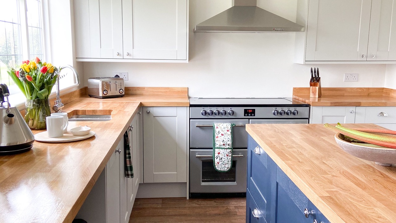 Photo of Kitchen in Godalming