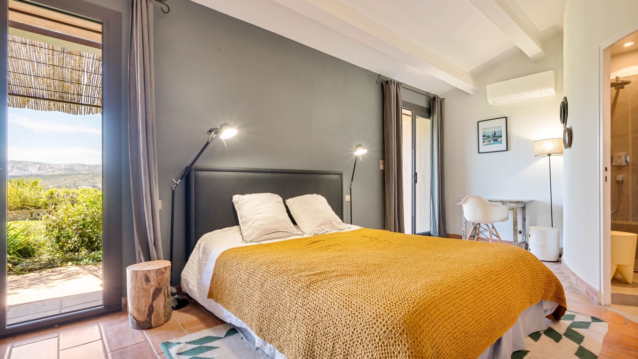 Photo of Bedroom in Cassis