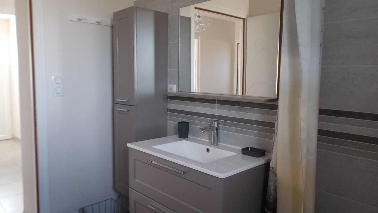Photo of Bathroom in Angles