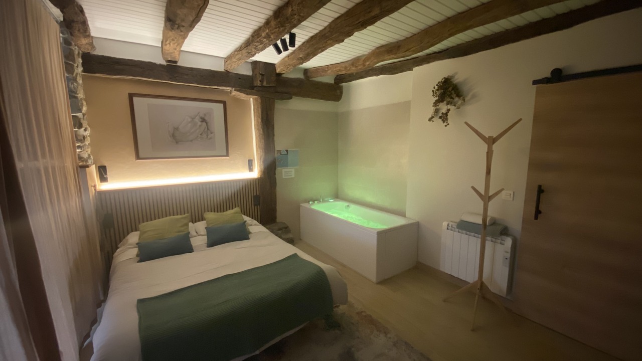 Photo of Bedroom in Aia