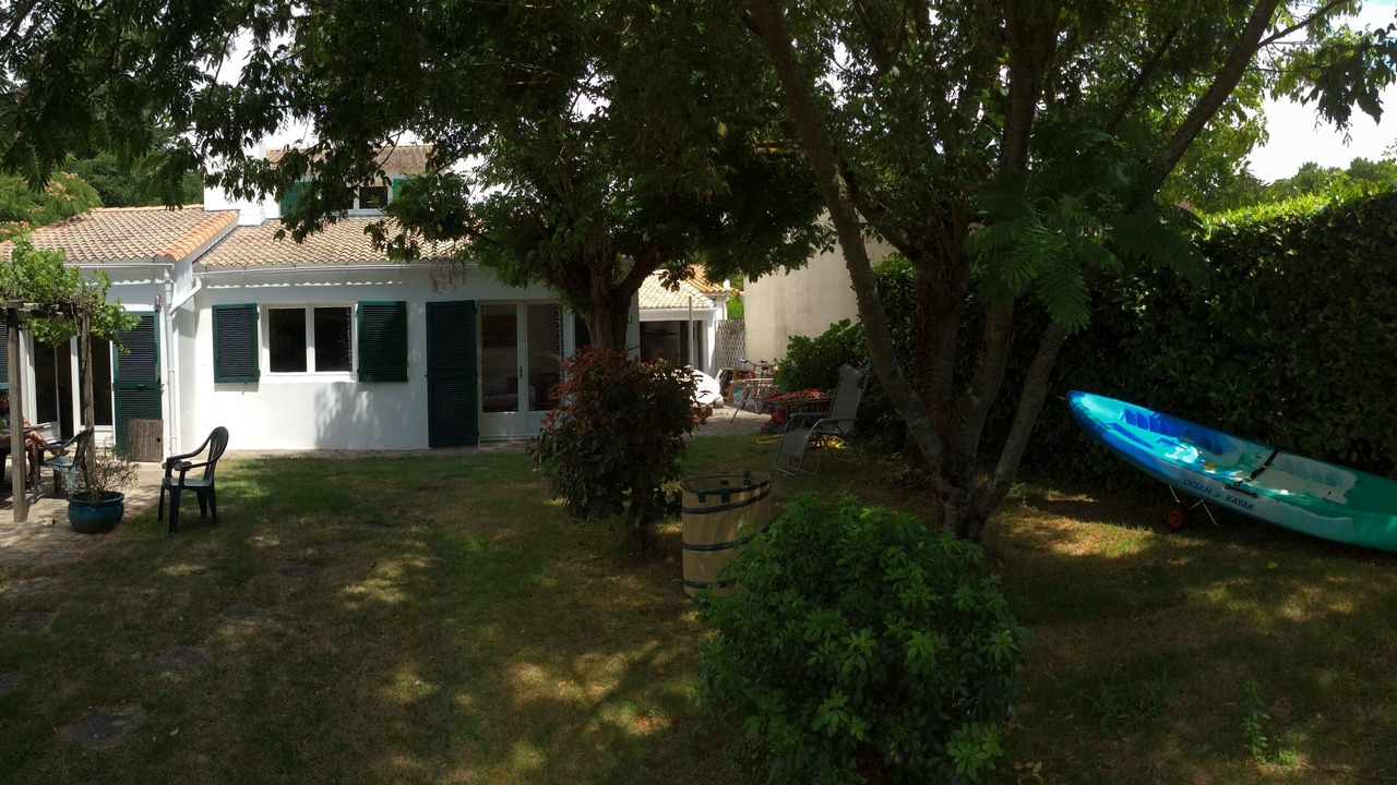 Photo of Patio Balcony in Saint-Vincent-sur-Jard