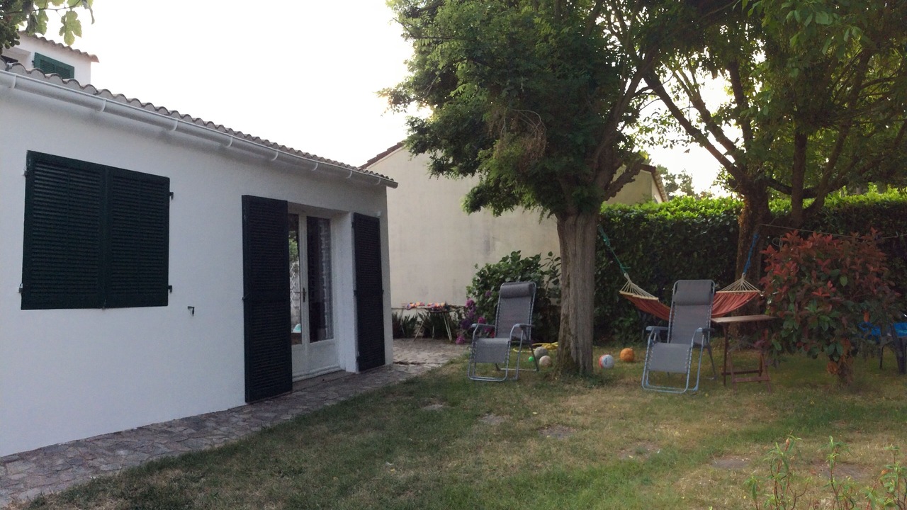Photo of Patio Balcony in Saint-Vincent-sur-Jard