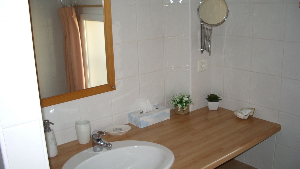 Photo of Bathroom in Pujaut