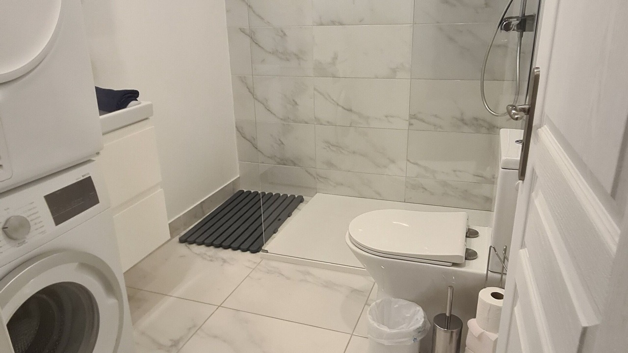 Photo of Bathroom in Sevres
