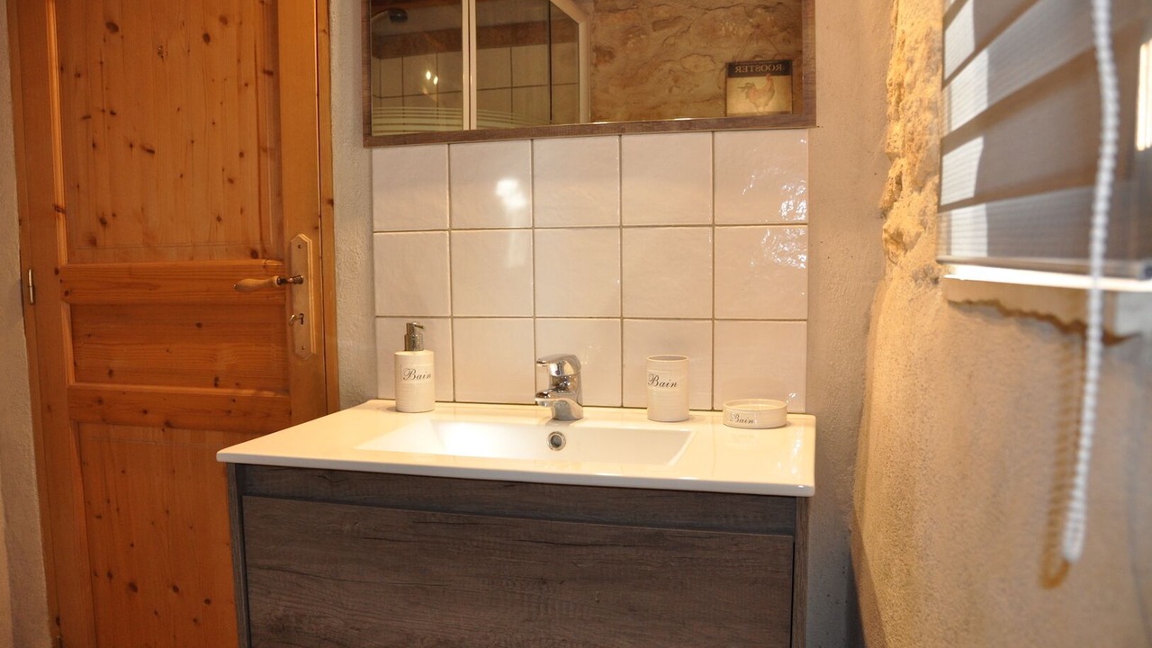 Photo of Bathroom in Saint-Michel-l'Observatoire