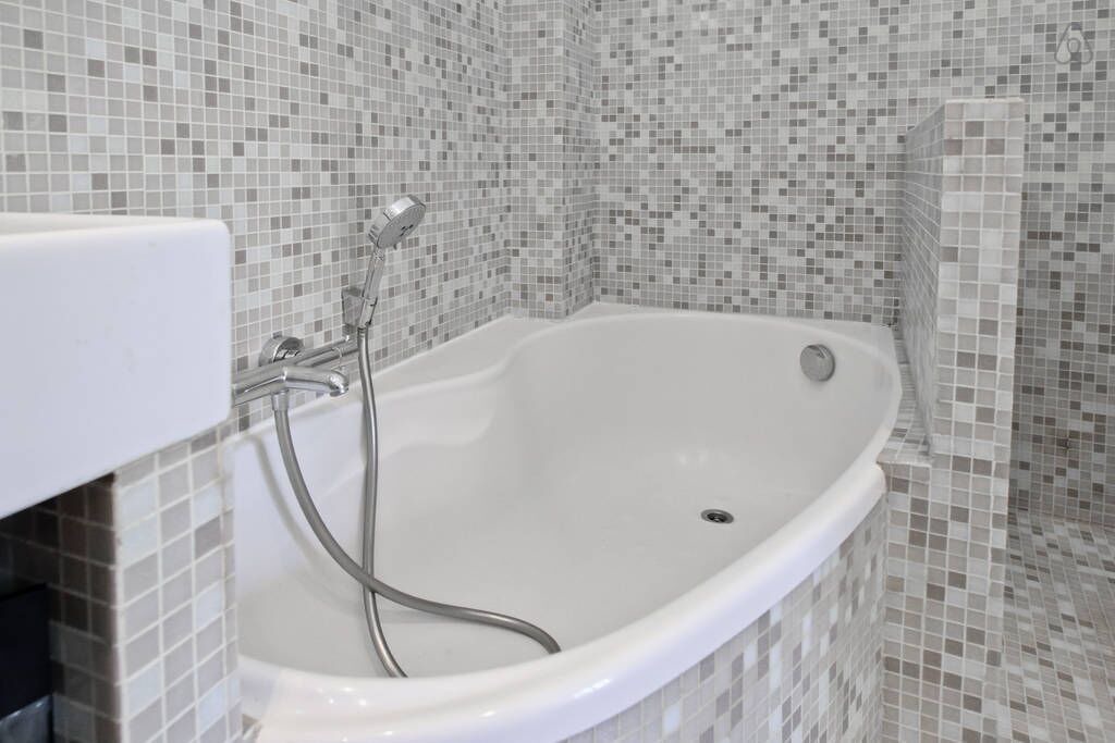 Photo of Bathroom in Quartier de la Folie-Mericourt