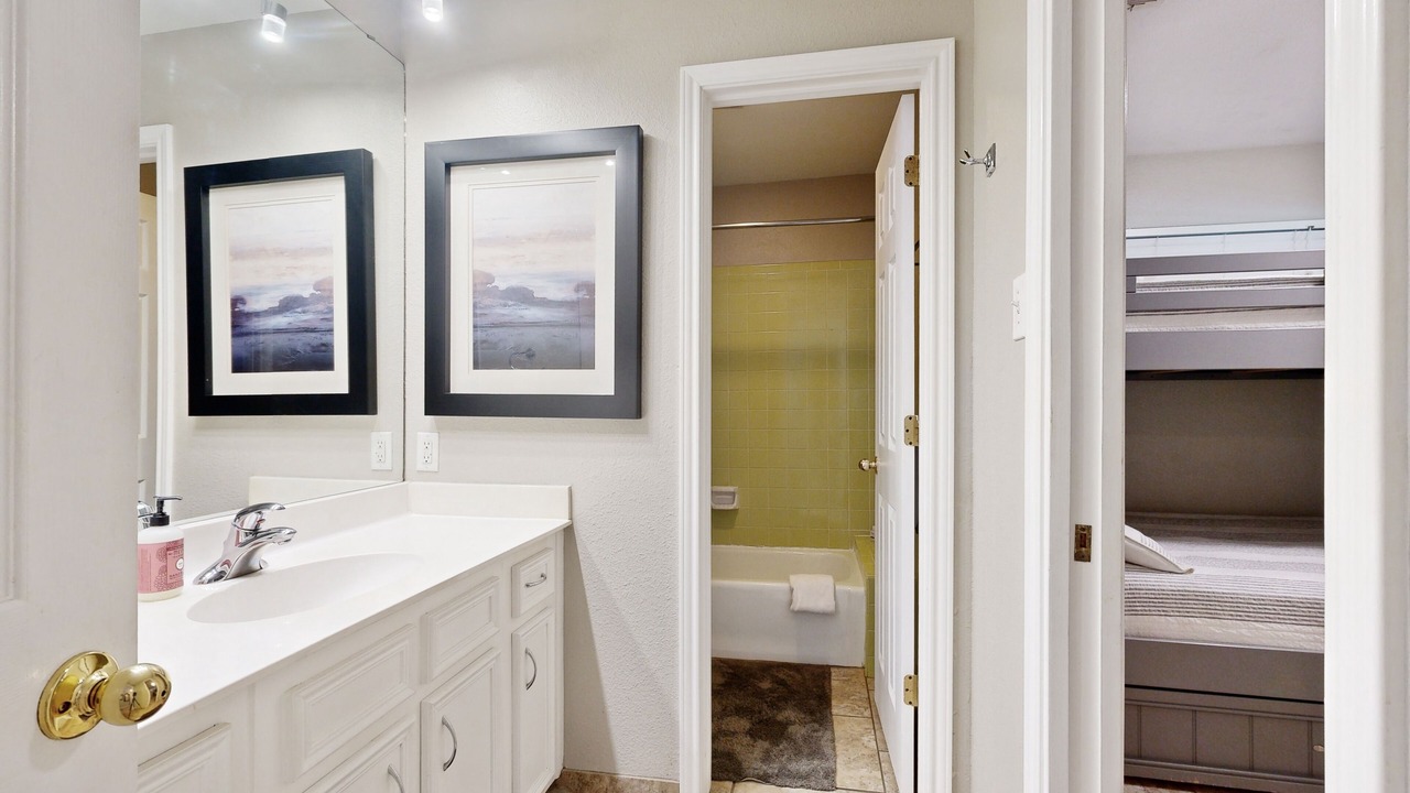 Photo of Bathroom in Saratoga Point