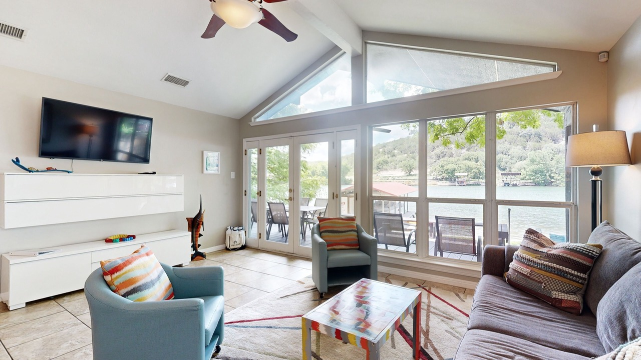 Photo of Livingroom in Saratoga Point