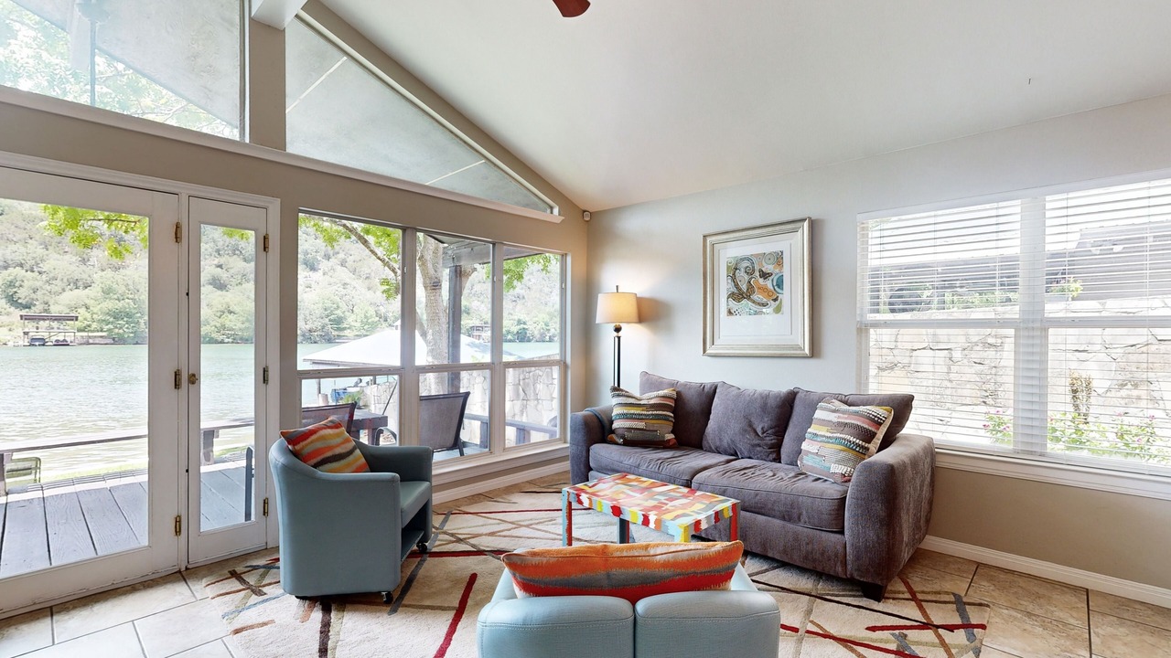 Photo of Livingroom in Saratoga Point