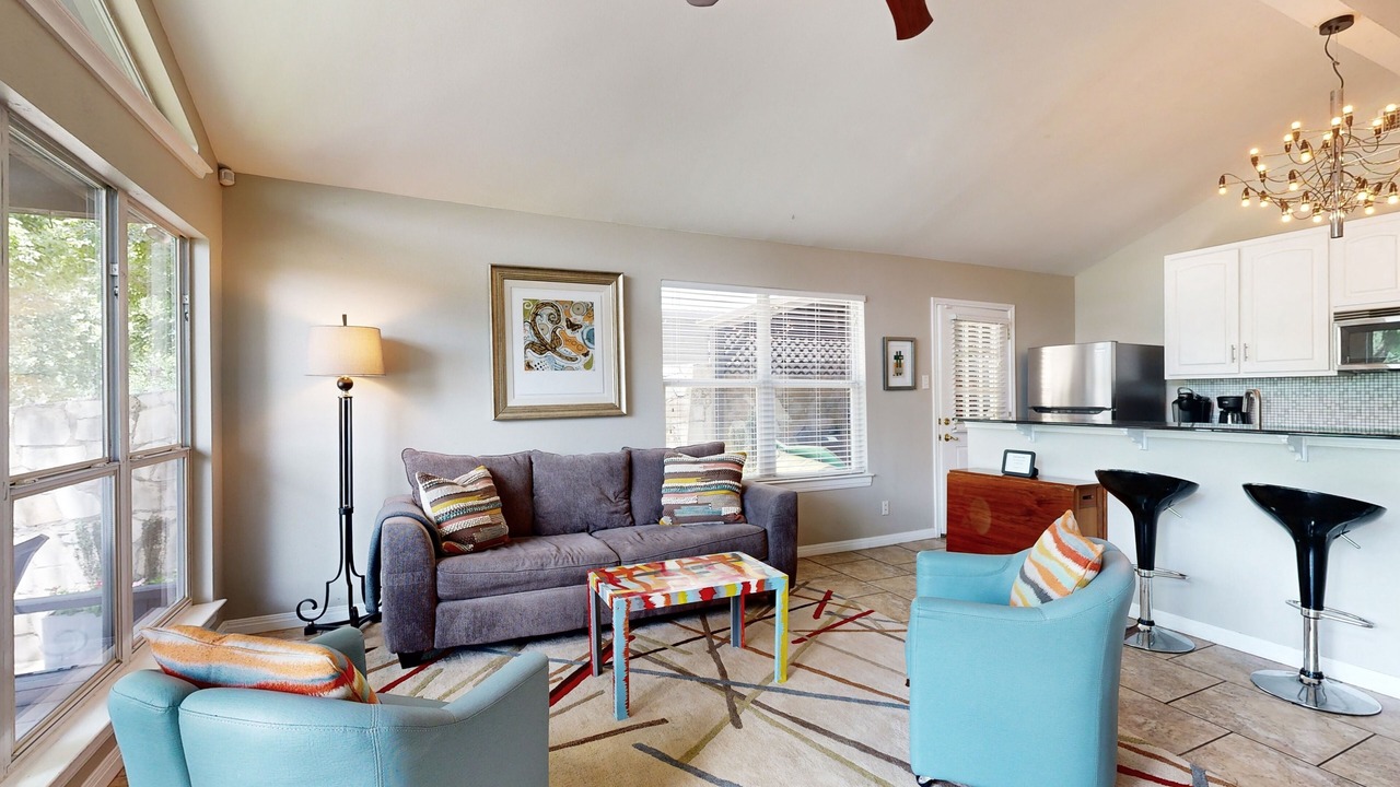 Photo of Livingroom in Saratoga Point