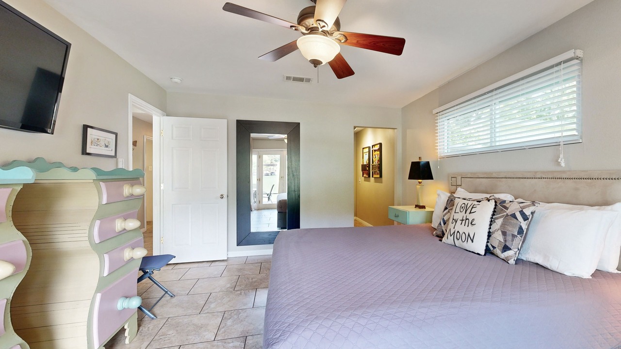 Photo of Bedroom in Saratoga Point