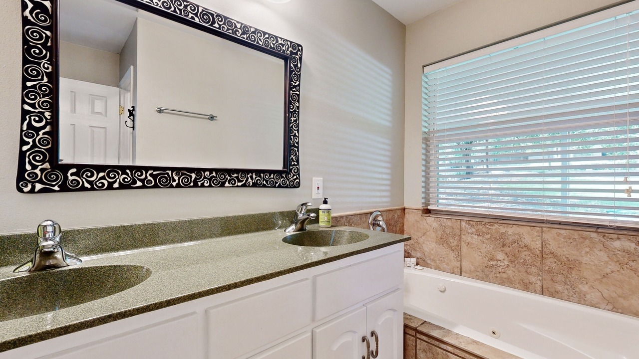 Photo of Bathroom in Saratoga Point