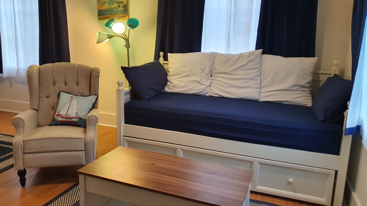 Photo of Livingroom in Downtown