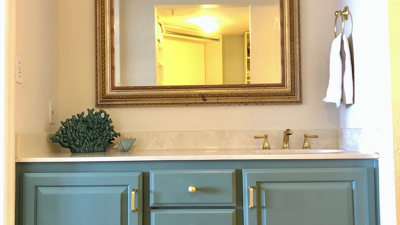 Photo of Bathroom in Seawinds Condo