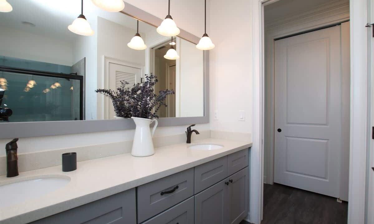 Photo of Bathroom in Marathon
