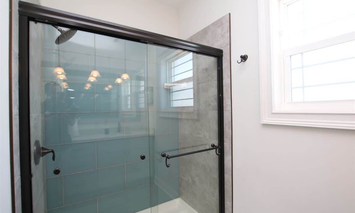 Photo of Bathroom in Marathon