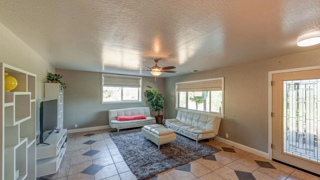Photo of Livingroom in Oroville East