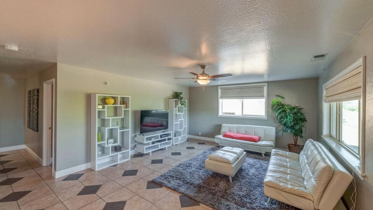 Photo of Livingroom in Oroville East