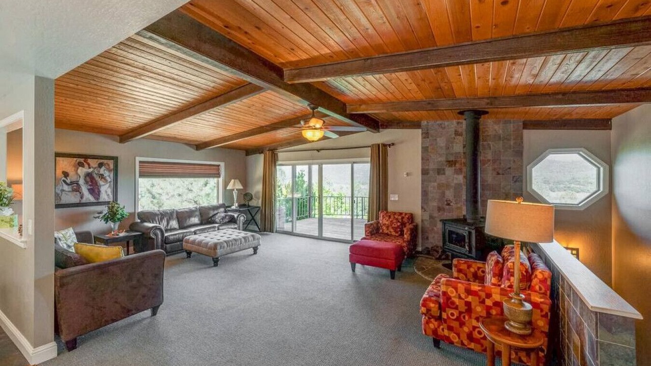 Photo of Livingroom in Oroville East