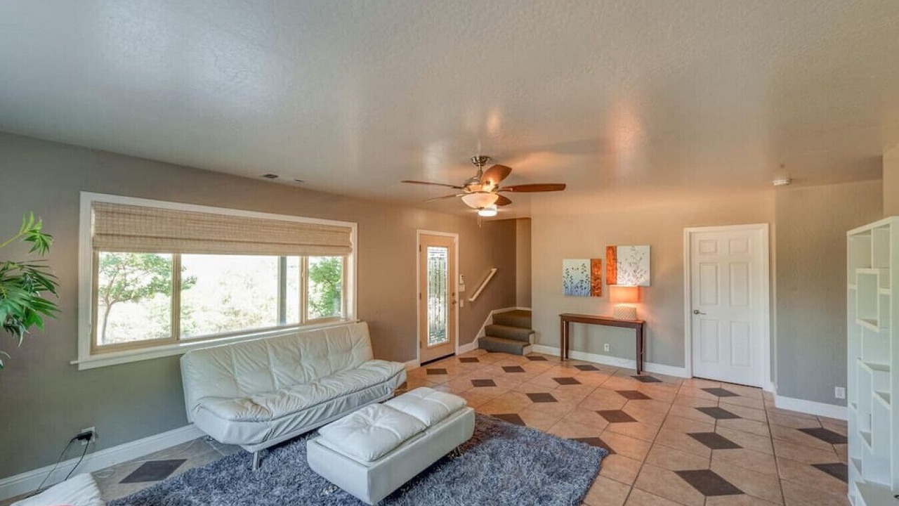 Photo of Livingroom in Oroville East