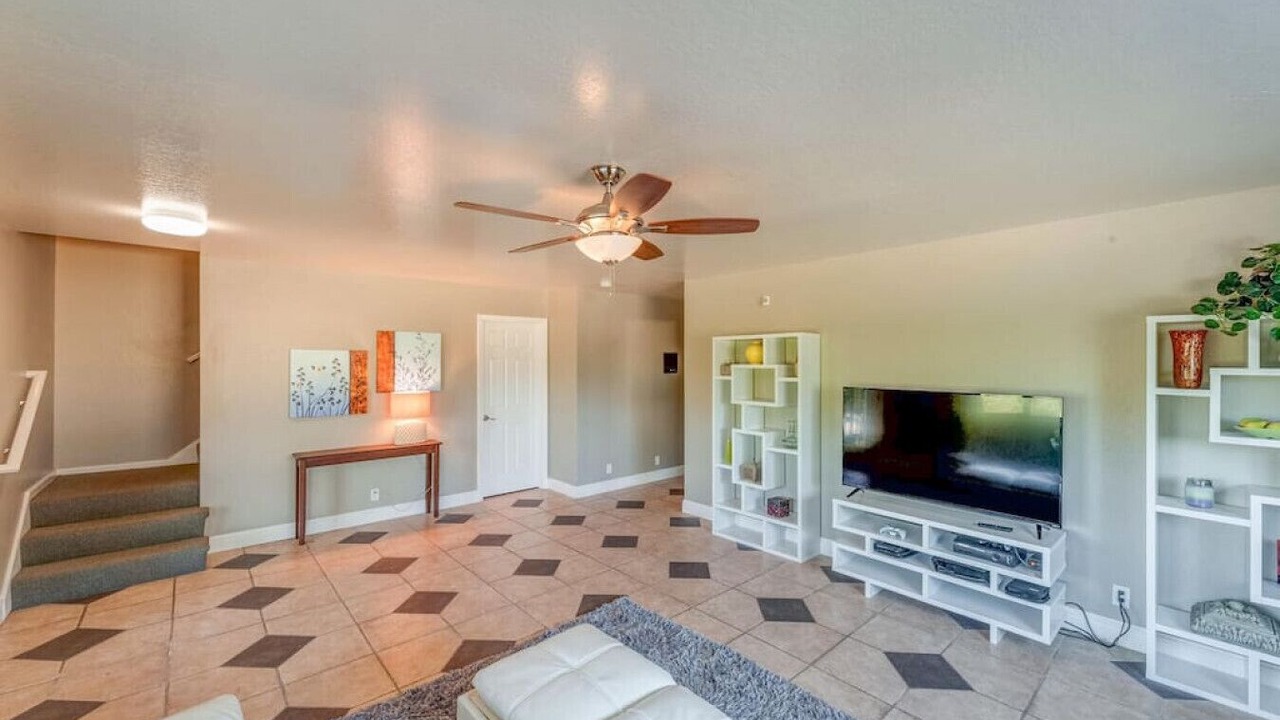 Photo of Livingroom in Oroville East