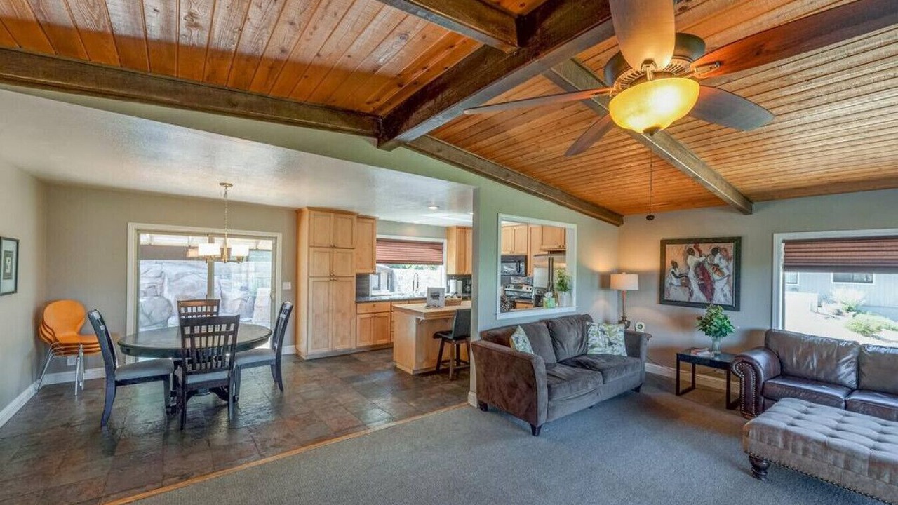 Photo of Livingroom in Oroville East