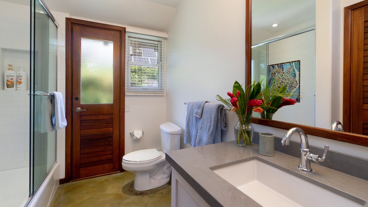 Photo of Bathroom in Diamond Head - Kapahulu - St. Louis