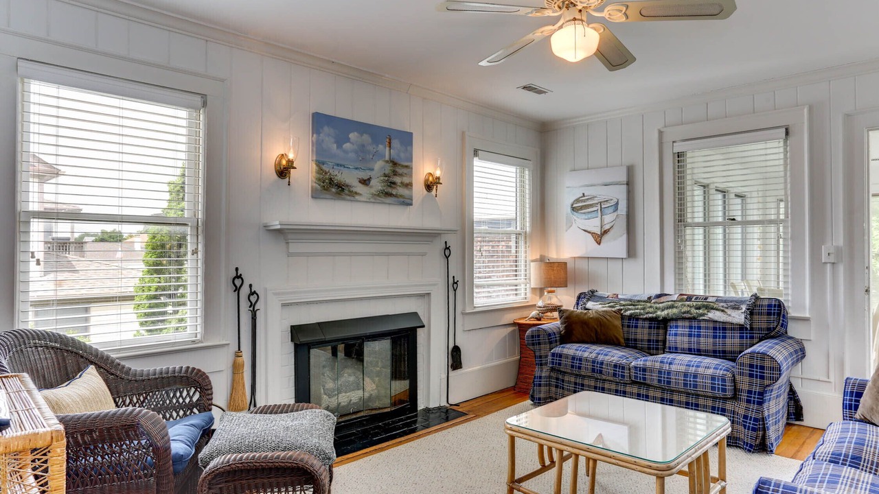 Photo of Livingroom in Northeast Virginia Beach