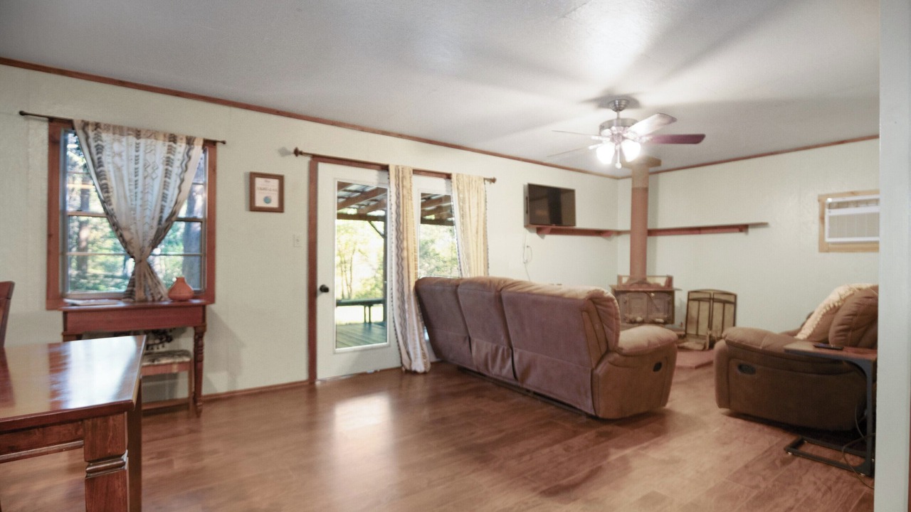 Photo of Livingroom in Pencil Bluff