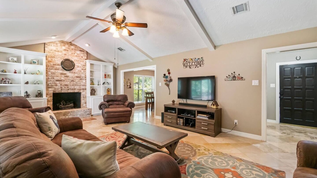 Photo of Livingroom in Grogan's Mill