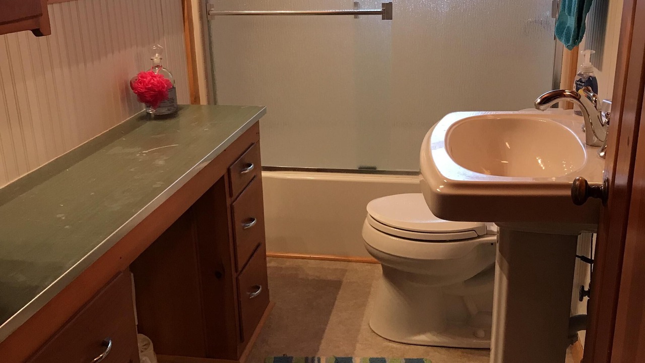 Photo of Bathroom in Pigeon