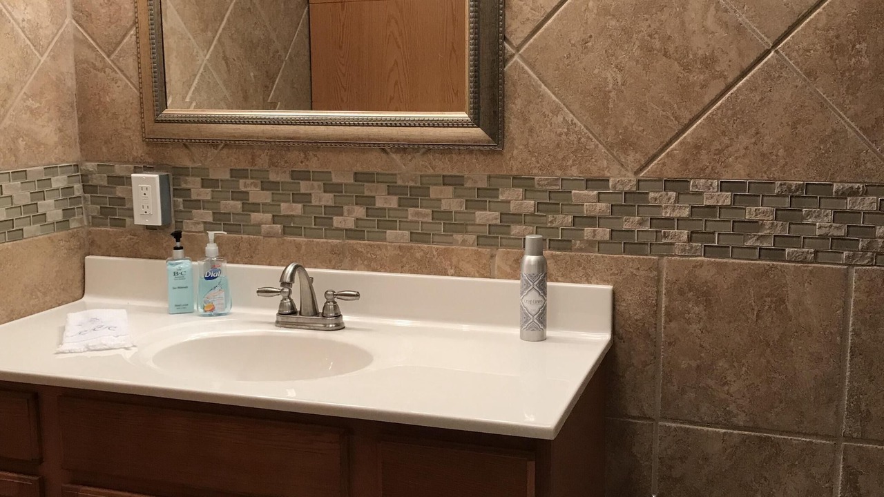 Photo of Bathroom in Pigeon