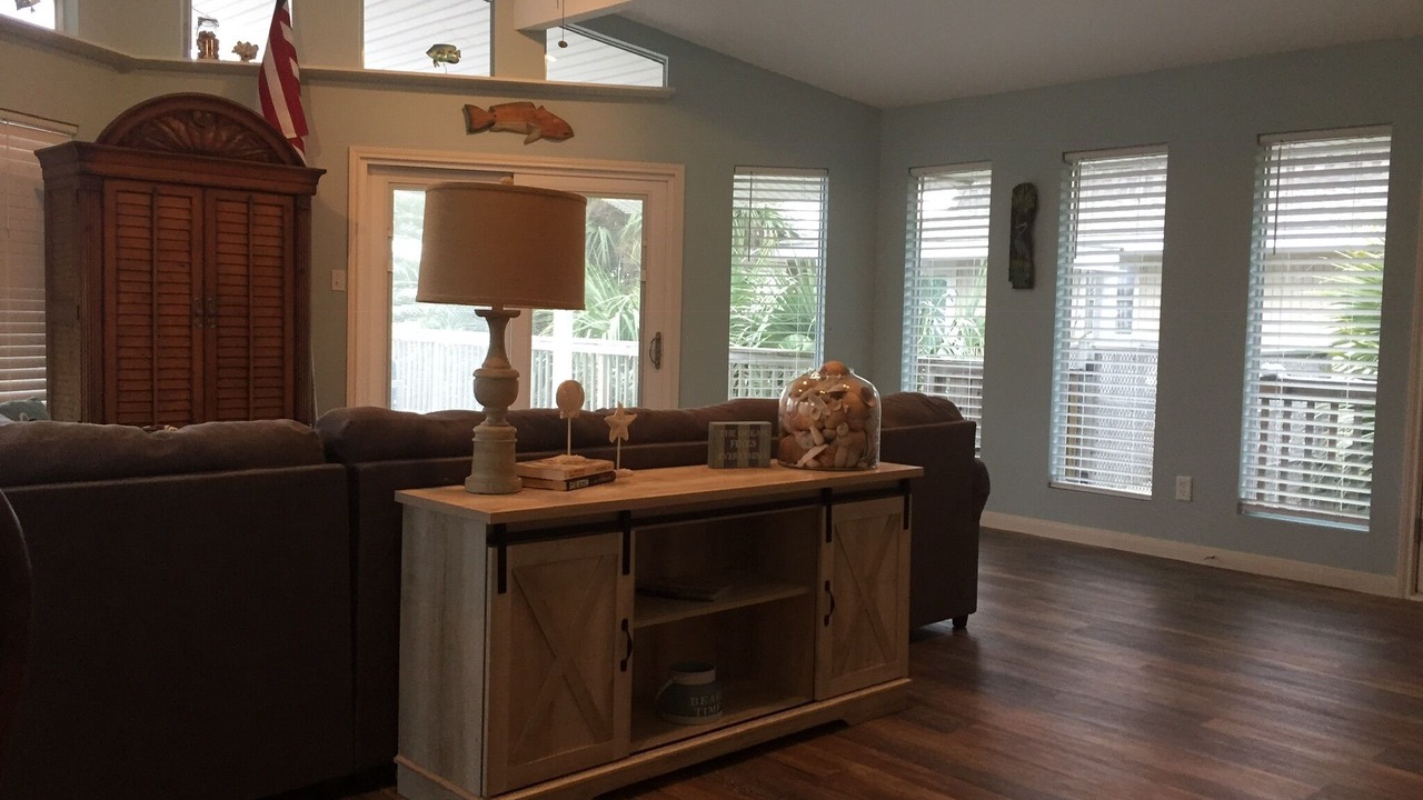 Photo of Livingroom in Jamaica Beach