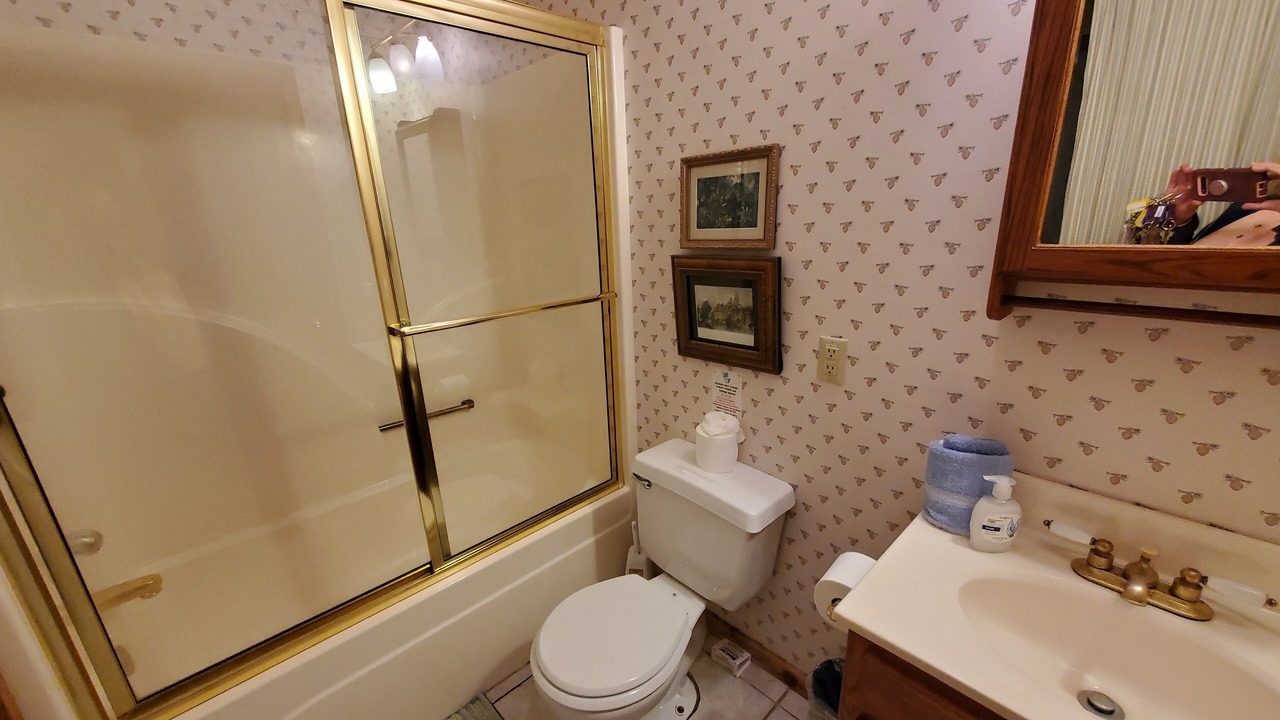 Photo of Bathroom in Garfield