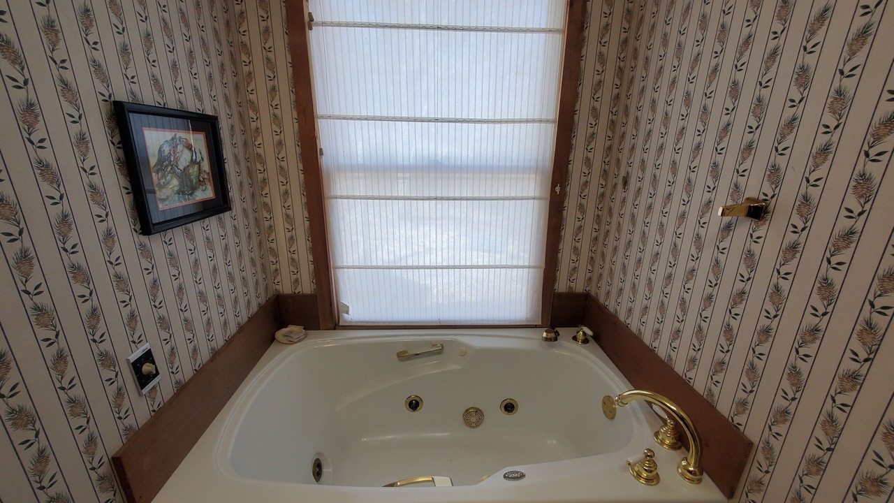 Photo of Bathroom in Garfield