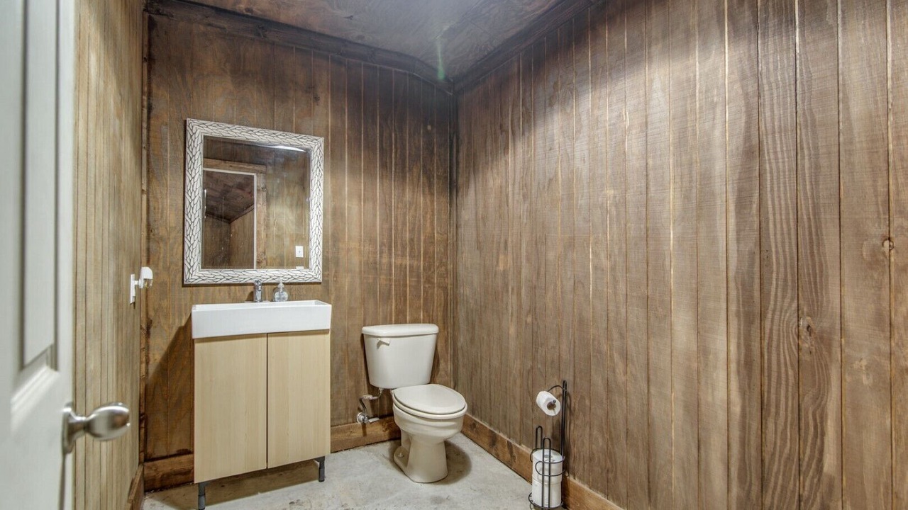 Photo of Bathroom in Willis