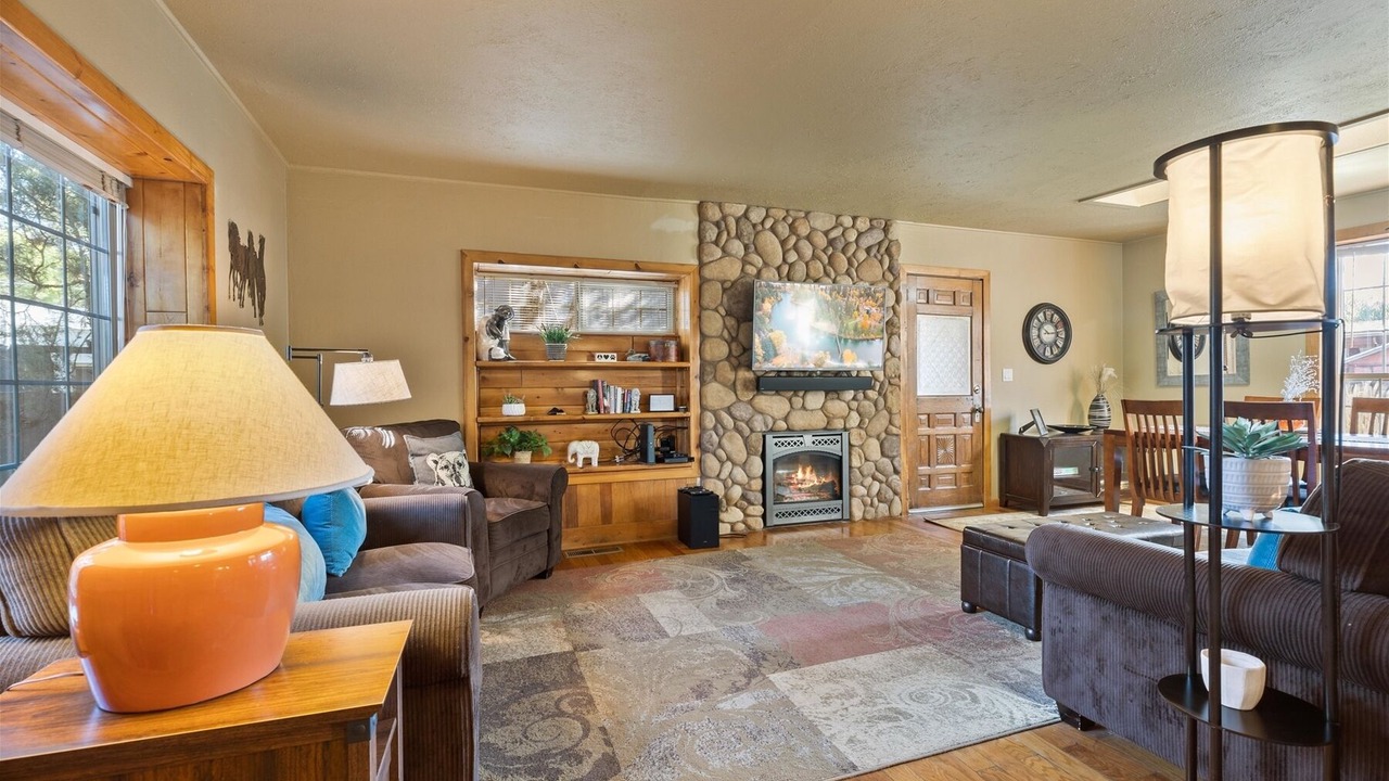 Photo of Livingroom in Old Bend