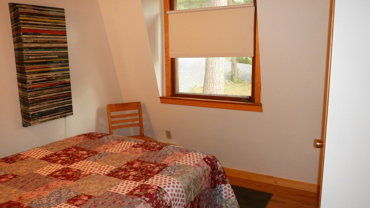 Photo of Bedroom in Redwood