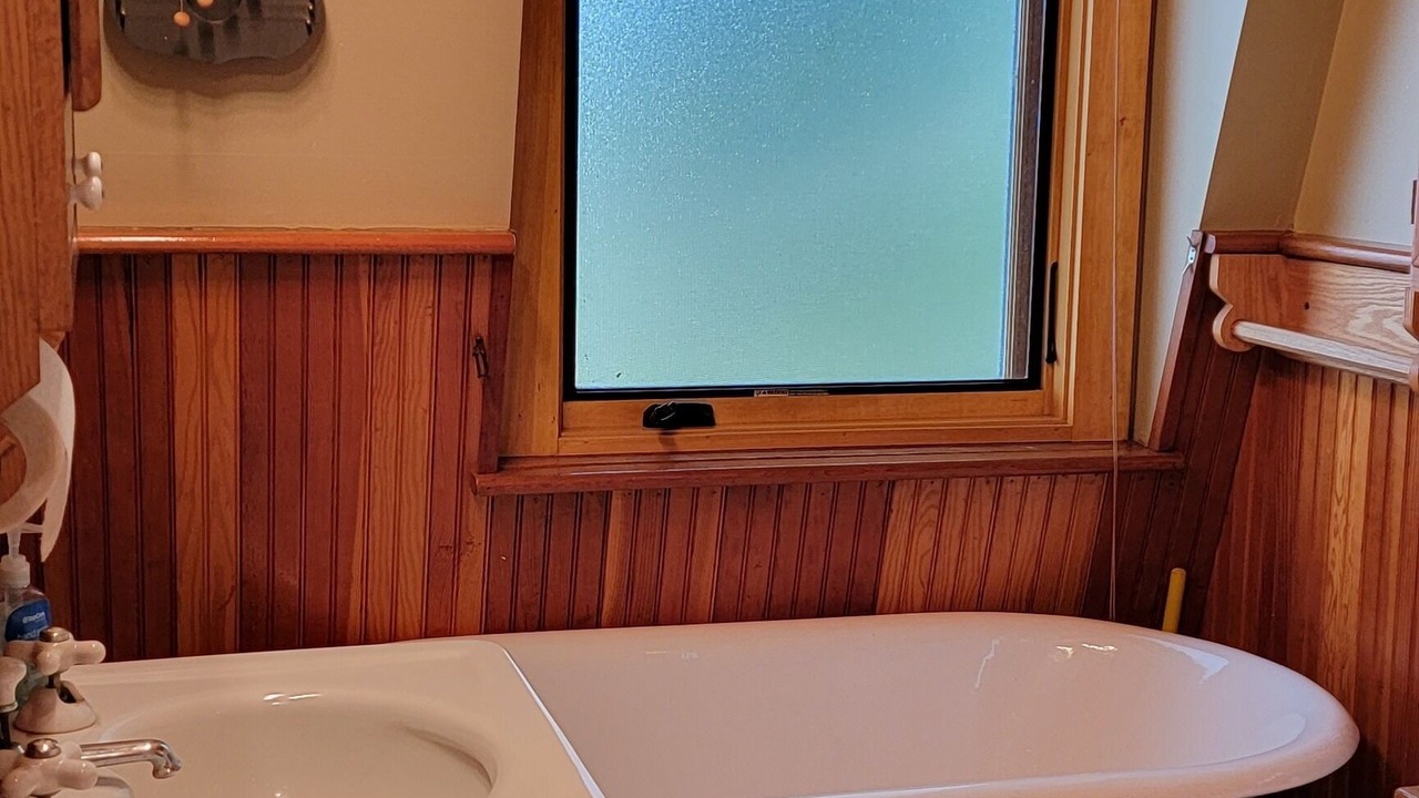 Photo of Bathroom in Redwood