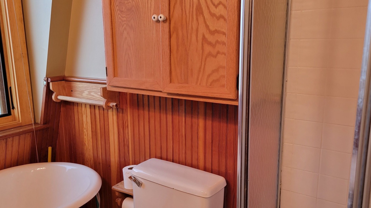 Photo of Bathroom in Redwood