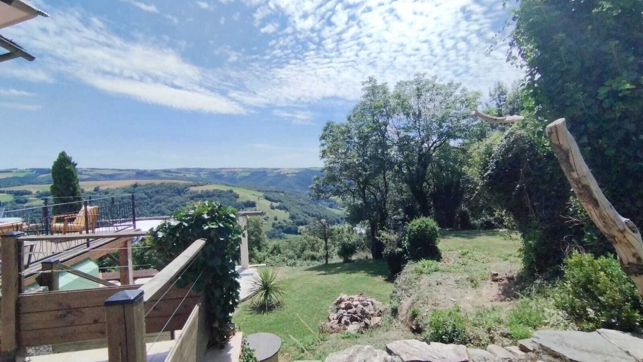 Photo of Outdoor in Courris