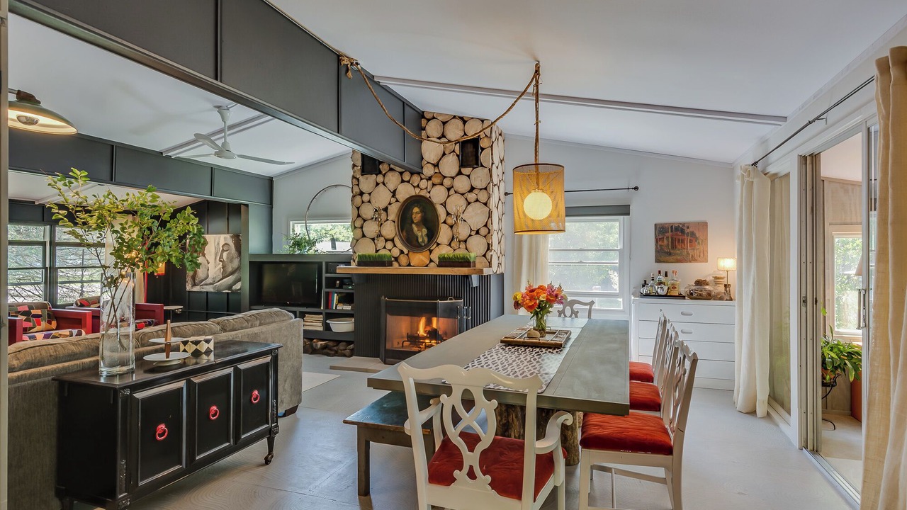 Photo of Livingroom in Shorewood-Tower Hills-Harbert