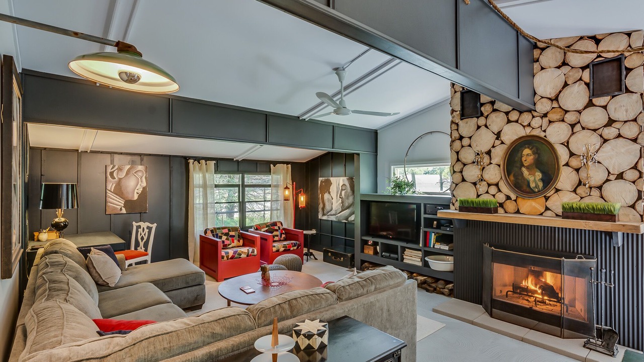 Photo of Livingroom in Shorewood-Tower Hills-Harbert