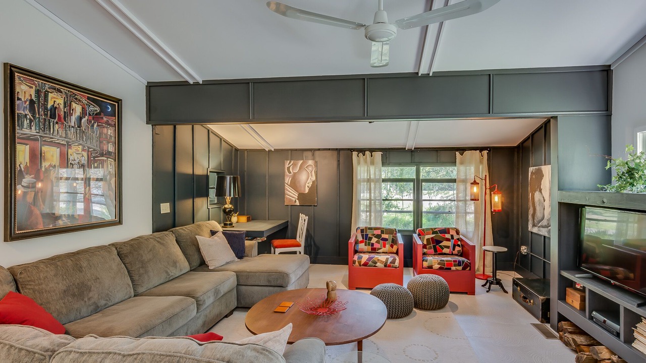 Photo of Livingroom in Shorewood-Tower Hills-Harbert