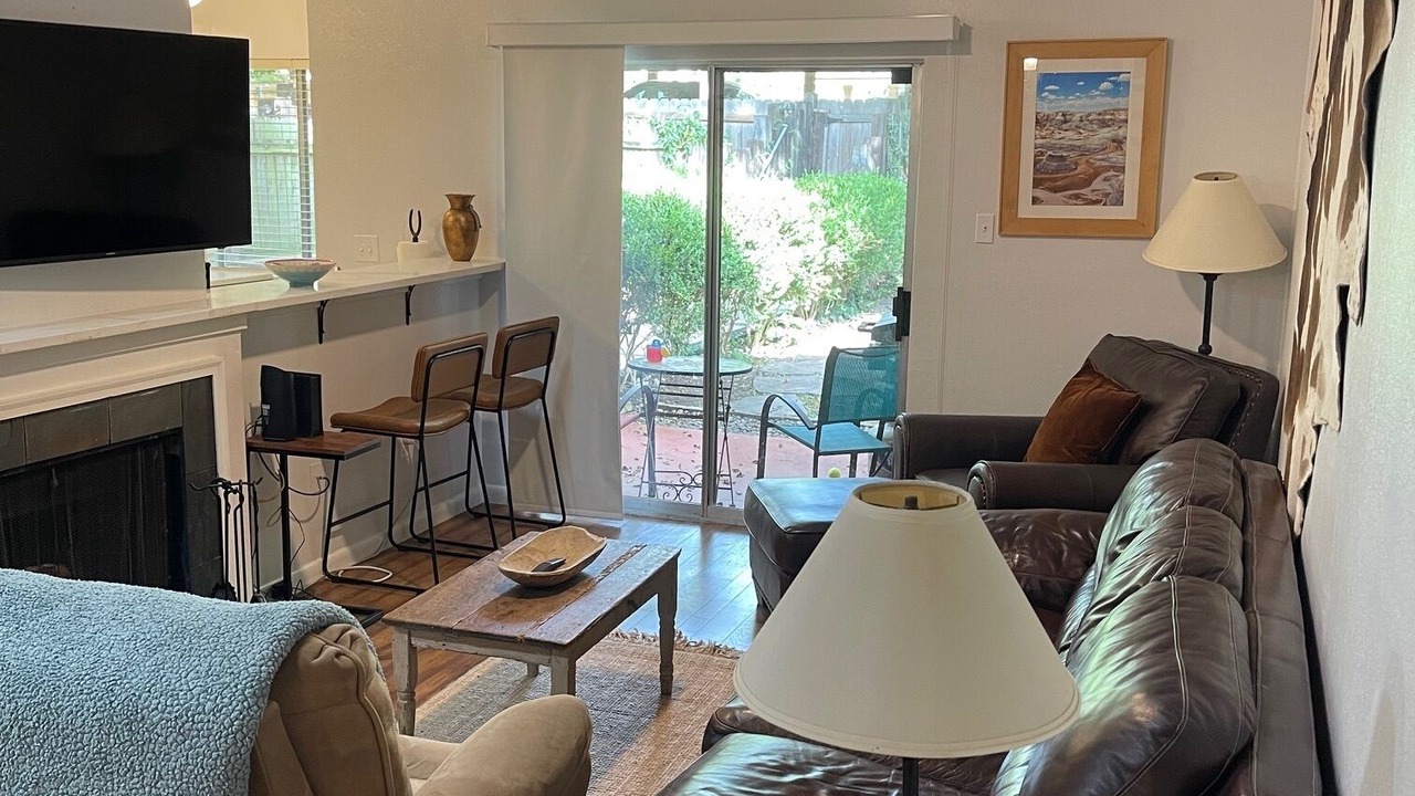 Photo of Livingroom in South Lamar